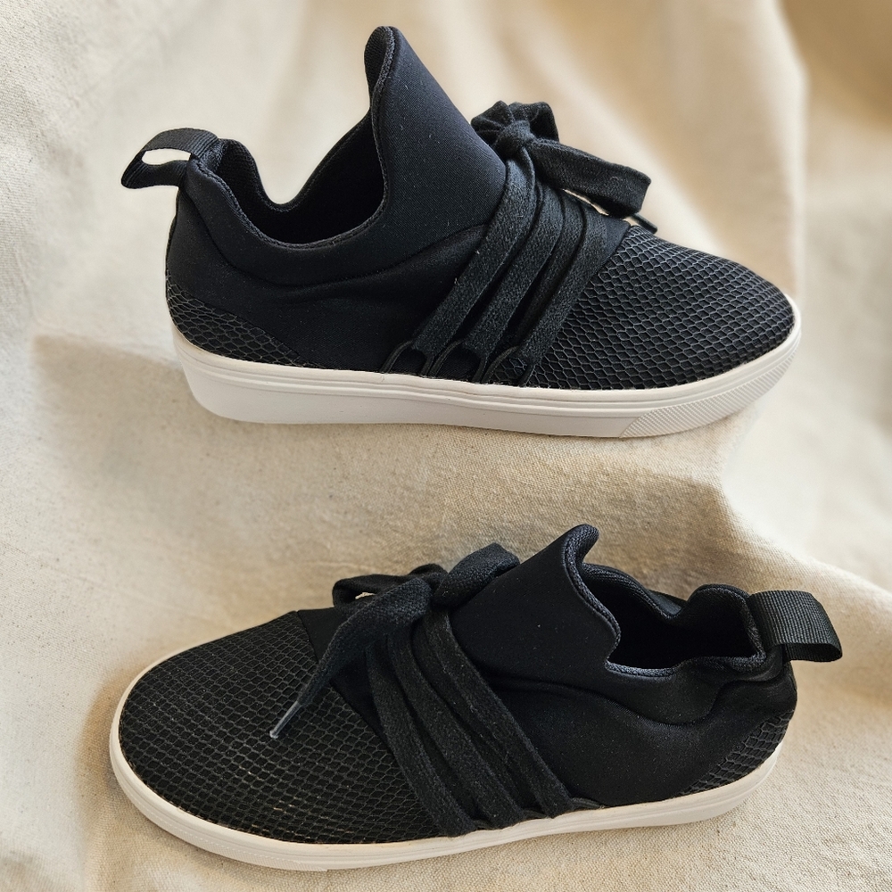 Steve Madden  Lancer sneaker, size 6.5 Black